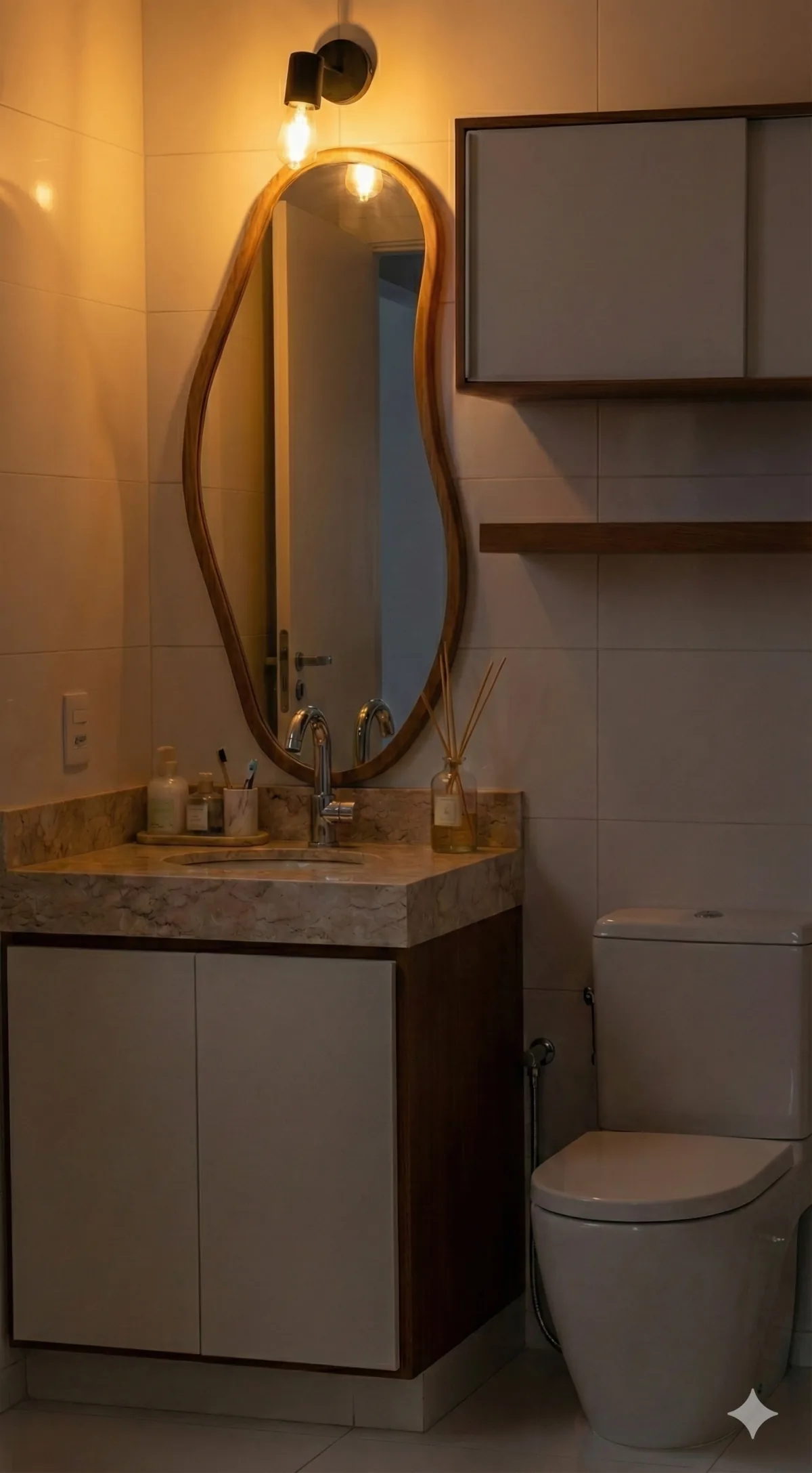 Flat 105 Noroeste — Banheiro com espelho de recorte orgânico